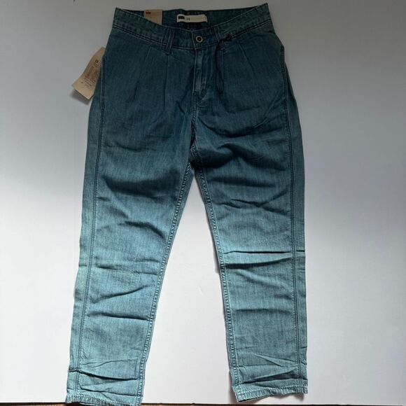 Levi's Relaxed Fit Pleated Light Blue Jeans Size 24 NWT - Picture 2 of 11